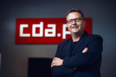 DŁUGIE OCZEKIWANIE: Właściciel serwisu CDA.pl, którym kieruje Jarosław Ćwiek, zakończył ofertę publiczną w grudniu i miał zadebiutować na NewConnect w pierwszym kwartale tego roku. Plany popsuł sąd, który nie spieszy się z rejestracją emisji.