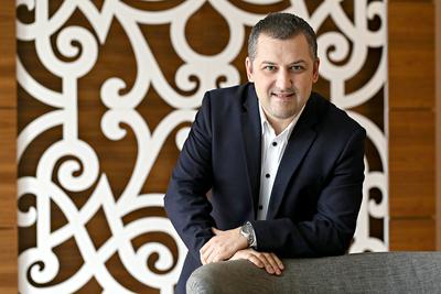 AS W RĘKAWIE: Igoria Trade, której prezesem jest Wojciech Kuliński, wchodzi na teren zastrzeżony dotychczas dla banków. W rękawie ma mocny atut, bo konkurenci bankowi mogą zaoferować co najwyżej kilka walut w jednej karcie. Igoria chce ich mieć 17 na początek.