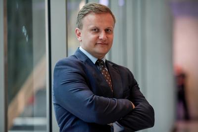 Wszędzie go chcą: Gdy w ubiegłym tygodniu Elżbieta Rafalska, szefowa resortu rodziny, żegnała się z Bartoszem Marczukiem, wyraziła ubolewanie i zadeklarowała, że jeśli zechce wrócić, umożliwi mu to.