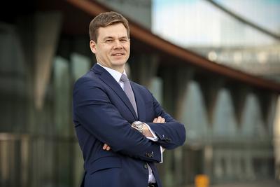 FUNDUSZ
W TATRACH: Marcin Piasecki, wiceprezes PFR, podkreśla, że PKL to nie jest firma
tylko dla narciarzy. Chce rozwijać jej potencjał także w segmencie turystyki
letniej i działalności okołoprzewozowej, czyli np. w biznesie hotelarskim i
gastronomicznym.