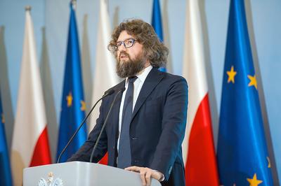 PEŁNOMOCNIK
O USTAWIE: Piotr Woźny, pełnomocnik premiera do spraw programu Czyste
Powietrze, poda dziś szczegóły programu termomodernizacji budynków. Nowelizacja
ustawy jest już gotowa.