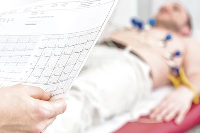Stabilność objawów niewydolności serca nie świadczy o braku ryzyka zaostrzenia objawów lub zgonu.