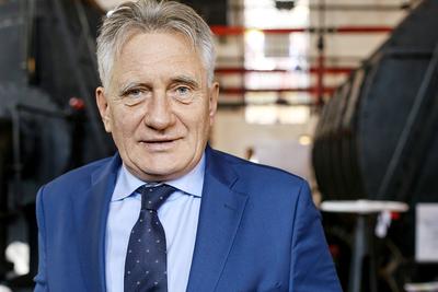 GAZOWY
PIONIER: Piotr Woźniak, prezes PGNiG, podkreśla, że 20-letnia umowa z amerykańskimi
dostawcami LNG to pierwszy taki kontrakt w Europie Środkowej.