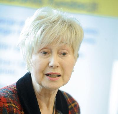 Wiesława Adamiec, prezes Fundacji Carita – Żyć ze Szpiczakiem: "Terapia szpiczaka nie ogranicza się do zahamowania rozwoju choroby. Oprócz głównegoleku, pacjent potrzebuje wielu dodatkowych, a niektóre niesą refundowane".