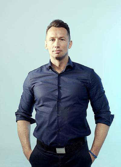 Piotr Dulnik: Od lat pracuje w branż y automotive. W Suzuki Motor Poland jest zatrudniony od 2007 r. Pełnił funkcje m.in. dyrektora sprzedaż y oraz dyrektora generalnego sprzedaż y i marketingu.