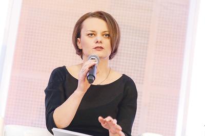 BĘDZIE ŁATWIEJ: Jadwiga Emilewicz, wiceminister rozwoju, podkreśla, że dotacje w ramach działania 3.2.1 POIR pomogą przedsiębiorcom uruchomić linię produkcyjną dla nowych technologii lub usług. — Wprowadziliśmy ułatwienia dla mikro- i małych firm w tym konkursie — zaznacza wiceminister rozwoju.