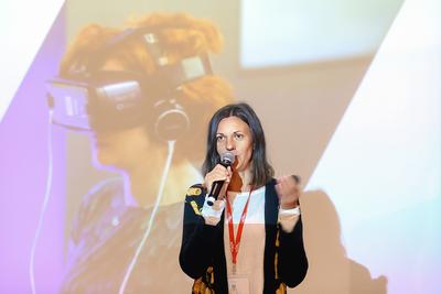 NA
ŻYWYM ORGANIZMIE: Małgorzata Bochenek, dyrektor ds. innowacji w IKEA Retail,
zaznacza, że w jej zespole zasada jest klarowna: jeśli projekt działa w fazie
testowej, przygotowuje się go do dalszego rozwoju i skalowania, a jeśli nie
sprawdza się, a koszty lub czas jego modyfikacji są zbyt duże — firma z niego
rezygnuje. Testowanie innowacji odbywa się w ograniczonej skali, np. w jednym
sklepie.