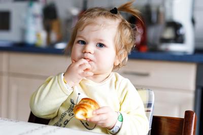 Badanie norweskich naukowców sugeruje, że to spożywanie glutenu przez 1,5-roczne dziecko, a nie przez matkę podczas ciąży, może zwiększać ryzyko rozwoju cukrzycy typu 1.