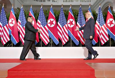Donald Trump i Kim Dzong Un jeszcze niedawno obrzucali się wzajemnie inwektywami.