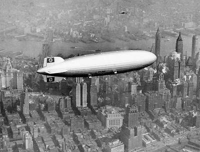 Hindenburg nad Nowym Jorkiem, kilka godzin przed katastrofą.