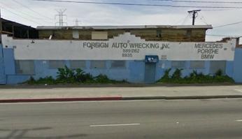Pod przykrywką złomowiska w Los Angeles funkcjonuje salon samochodowy wystawiający na sprzedaży jedne z najrzadszych samochodów świata