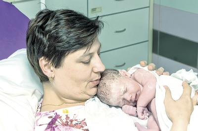 Jednym z głównych celów nowych standardów jest również ograniczenie nadmiernej medykalizacji porodów