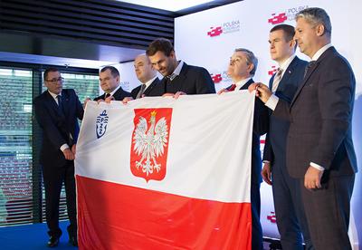 Startowi inicjatywy Mateusza Kusznierewicza za pieniądze PFN patronowali w październiku 2017 r. m.in. wicepremier Piotr Gliński i minister Witold Bańka.