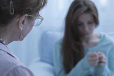 Badaniu psychiatrycznemu bez zgody pacjenta można poddać m.in. osoby, których zachowanie wskazuje na to, że z powodu zaburzeń psychicznych mogą zagrażać bezpośrednio własnemu życiu albo też życiu lub zdrowiu innych.
