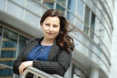 PODNIEŚĆ
KWALIFIKACJE: Barbara Brzezińska, menedżer w zespole innowacji, B+R, dotacji i
ulg PwC, podkreśla, że granty z działania 2.2 programu Wiedza Edukacja Rozwój
pomogą doszkolić przedstawicieli mniejszych firm w dziedzinie krajowych
zamówień publicznych.