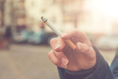Zwiększa się odsetek Polaków, którzy nigdy nie sięgnęli po papierosa. W 2019 r. takich osób było 67 proc., a w 2011 r. – 56 proc.