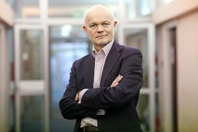 POWÓD
DO NIEPOKOJU: W Ministerstwie Energii, do którego zasadniczo adresowane są
wnioski z raportu, fakty ustalone przez NIK i GUS nie robią większego wrażenia
i nadal najwyraźniej wierzą, że „jakoś to będzie”. Niestety nie brzmi to
wiarygodnie — uważa Grzegorz Wiśniewski, prezes Instytutu Energetyki
Odnawialnej.
