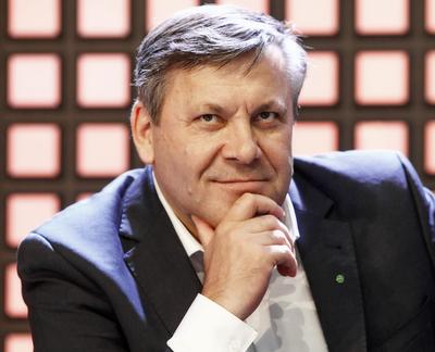 PIERWSZY STATYSTYK SPRZEDA POLISY: