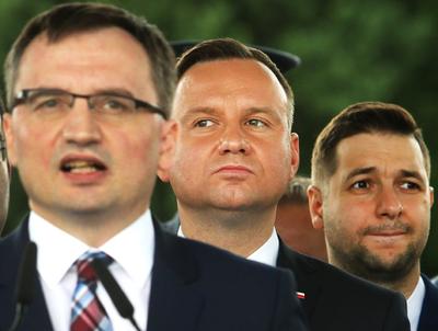 Andrzej Duda decyzyjnie jest jednak mocniejszy, niż Zbigniew Ziobro i Patryk Jaki razem wzięci.