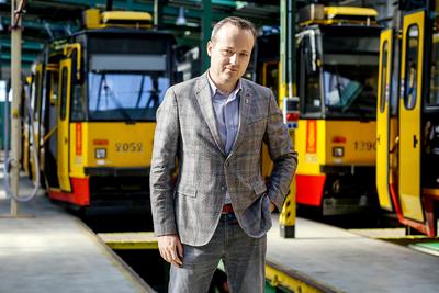 NIE
KONIEC PODWYŻEK: Wojciech Bartelski, prezes Tramwajów Warszawskich, uważa, że
wskaźnik podwyżek cen energii w kolejnych latach nie będzie tak duży jak
obecnie. Zakłada, że prąd podrożeje o około 20 proc.