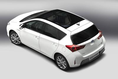 Auto do floty: Toyota Auris Hybrid
