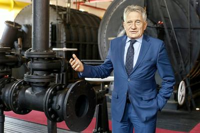 JEST SZKODA, ROŚNIE SKŁADKA: PGNiG, którego prezesem jest Piotr Woźniak, oskarżyło byłych menedżerów, że grupa straciła 70 mln zł. Oskarżenie na razie uderzy po kieszeni samo PGNiG — ubezpieczyciel menedżerów, czyli Polski Gaz TUW, podniósł składkę na przyszły rok.menedżerów, czyli Polski Gaz TUW, podniósł składkę na przyszły rok.