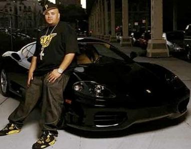 Fat Joe i jego Ferrari (fot. sojones.com)