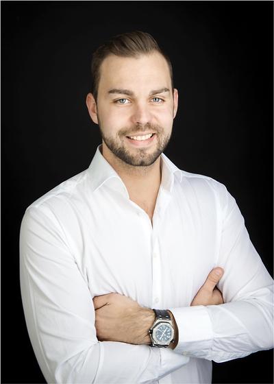 SERYJNY
STARTUPOWIEC: Benjamin Bilski ma szerokie spektrum zainteresowań — przez lata
był zawodowym pływakiem. Porzucił sport dla budowania start-upów. Zaczynał od
aplikacji modowych, przez wyszukiwarkę eBay, po foreksową platformę typu P2P.