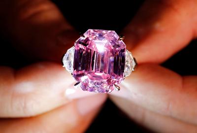 Różowy diament (Fancy Vivid Pink Diamond)