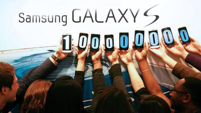 Na wprowadzenie na rynek 100 mln smartfonów spod znaku Galaxy S Samsung potrzebował dwóch lat i siedmiu miesięcy