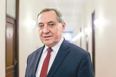 ŚMIAŁE PLANY: Henryk Kowalczyk, minister środowiska, uważa, że jego program „drewniane domy” wesprze także rozwój przedsiębiorczości w zakresie polskiego ekobudownictwa.