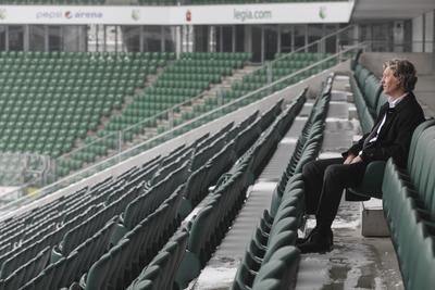 W ostatnich latach miasto inwestowało w stadion Legii setki milionów, tak jak wiele innych samorzadów w stadiony swoich klubów. W Warszawie Legia płaci miastu jednak dziś więcej niż pozostałe kluby Ekstraklasy z tytułu czynszów i podatku odnieruchomości. Na zdjeciu Dariusz Mioduski, biznesmen, właściciel Legia Warszawa