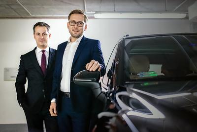 INŻYNIERYJNE
PRZYSPIESZENIE: CADM Automotive, którego współtwórcą i prezesem jest Michał
Laska (z prawej) tylko w ostatnim roku zwiększył przychody o ponad połowę i nie
zamierza zwalniać tempa. Fundusz Abris, w którym partnerem jest Wojciech
Jezierski, ma wesprzeć krakowską spółkę w ekspansji zagranicznej.