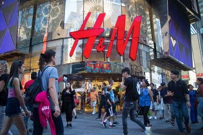 Jeden ze sklepów sieci Hennes & Mauritz (H&M)