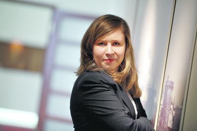 DIALOG: Gdy w firmie szwankuje komunikacja, nawet pozytywne informacje, np. o dobrych wynikach i rozwoju przedsiębiorstwa, pracownicy będą interpretować negatywnie, z ironią w głosie — mówi Joanna Stępień, doradca z GFMP Management Consultants.