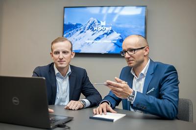 BIZNESOWA NISZA: Mikołaj Motz i Krzysztof Madej z Mount TFI zapewniają, że spółka nie będzie konkurować z podmiotami zarządzającymi funduszami akcji i obligacji.