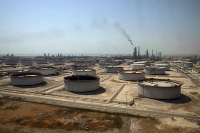 Ropa naftowa, jedna z rafinerii koncernu Saudi Aramco