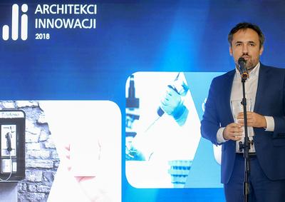 ŁOWCY
NAGRÓD: SensDx, którym kieruje Tomasz Gondek, rok temu zdobył pierwszą nagrodę,
30 tys. EUR, w konkursie Innostars organizowanym przez EIT Health, a w tym roku
został wybrany najlepszą firmą w Europie w kategorii Future Diagnostic w
zawodach Roche Innovation Summit oraz zwyciężył w imprezie Architekci Innowacji
„PB” w kategorii Wschodzące Technologie.