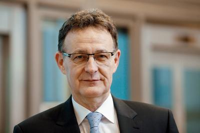 Okazja?
Czemu nie? MOL, którego wiceprezesem jest Ferenc Horvath, chętnie przyjrzy się
biznesowym okazjom w Polsce, ale nie jest to dla firmy kluczowe.