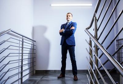 POD
KONTROLĄ INTERNAUTÓW: Artur Malinowski, dyrektor działu SBU w Arrow ECS,
podkreśla, że blockchain ma ogromny potencjał utrzymania bezpieczeństwa transferu
danych. Dzięki niemu niemożliwe jest dokonywanie jakichkolwiek modyfikacji bez
wiedzy pozostałych użytkowników zaangażowanych w wymianę cyfrowych informacji.