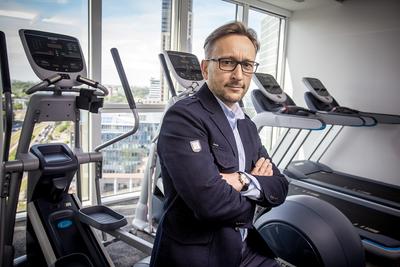 URZĘDOWY KŁOPOT: Benefit Systems, w którym członkiem zarządu odpowiedzialnym za segment fitness jest Grzegorz Haftarczyk, ponad rok temu wystąpił do UOKiK o zgodę na przejęcie sieci Calypso, ale się jej nie doczekał. Teraz sieć ma zostać podzielona, a dopiero potem przejęta.