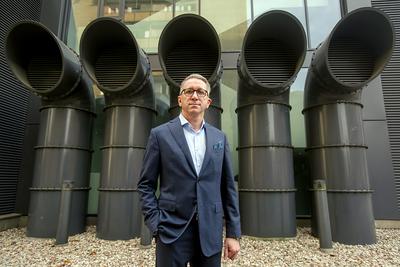 W
PUNKT: Donoria w dobrym momencie weszła w alians z międzynarodowym brokerem
Howden Broking Group. — Dzięki temu rośniemy, mimo tego, że rynek brokerski w
Polsce staje się coraz trudniejszy — mówi Dariusz Zajączkowski, prezes spółki.