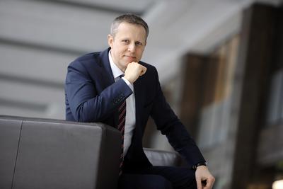 WIELKI ZNAK ZAPYTANIA: Na razie nie spodziewamy się znaczącego wzrostu inflacji na świecie i w Polsce. Ale jak wszyscy zadajemy sobie oczywiście pytanie, gdzie pieniądze wydrukowane przez banki centralne znajdą ujście i czy nie dojdzie czasem do wybuchu hiperinflacji — zaznacza Sebastian Buczek, prezes Quercus TFI.