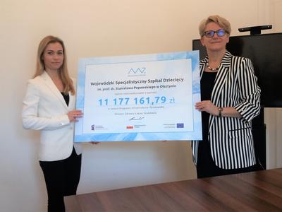 Na zdjęciach Anna Goławska (Zastępca Dyrektora w Departamencie Funduszy Europejskich Ministerstwa Zdrowia) i dr n. med. Krystyna Piskorz-Ogórek (Dyrektor Wojewódzkiego Specjalistycznego Szpitala Dziecięcego w Olsztynie)