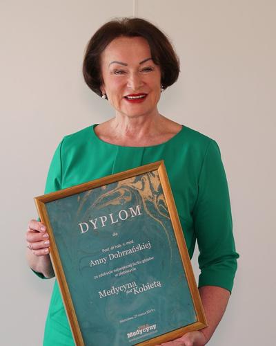 Prof. dr hab. n. med. Anna Dobrzańska za zdobycie największej liczby punktów w plebiscycie "Medycyna jest Kobietą".