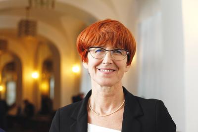 PRAWO DLA WSZYSTKICH: Elżbieta Rafalska, minister pracy i polityki społecznej, uważa, że prawo tworzenia związków zawodowych i wstępowania do nich powinni mieć wszyscy pracownicy, bez względu na formę zatrudnienia.