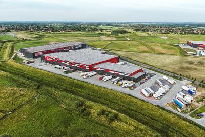 Najemcy poszukują powierzchni nie tylko w głównych ośrodkach logistycznych, ale także w stolicach regionów, by móc dostarczyć przesyłkę w jak najkrótszym czasie. Przykładem są inwestycje 7R, dewelopera budującego m.in. na terenie parku logistycznego Kraków Kokotów-Brzegi.