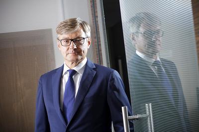 PRACY NIE BRAKUJE: Dariusz Grzeszczak, prezes Erbudu, informuje, że łączne przychody grupy wyniosły na koniec czerwca 2018 r. 960 mln zł i były o 24 proc. wyższe niż przed rokiem. [FOT. PAWEŁ PAWŁOWSKI-ŻELAZNA