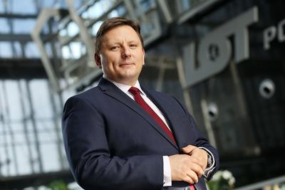 Rafał Milczarski, prezes Lotu,
zapowiedział w 2016 r., że zakup 49 proc. udziałów Regional Jet to pierwszy
krok na drodze konsolidacji rynku Europy Środkowej i Wschodniej. Jednak od
tamtej pory narodowy przewoźnik nie przejmował innych spółek.
