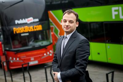 OBEJRZYJ WYWIAD NA PB.PL: O tym, co zmiana marki na FlixBus oznacza dla pasażerów i jakie będą nowe trasy — mówi Michał Leman, dyrektor zarządzający FlixBus Polska.